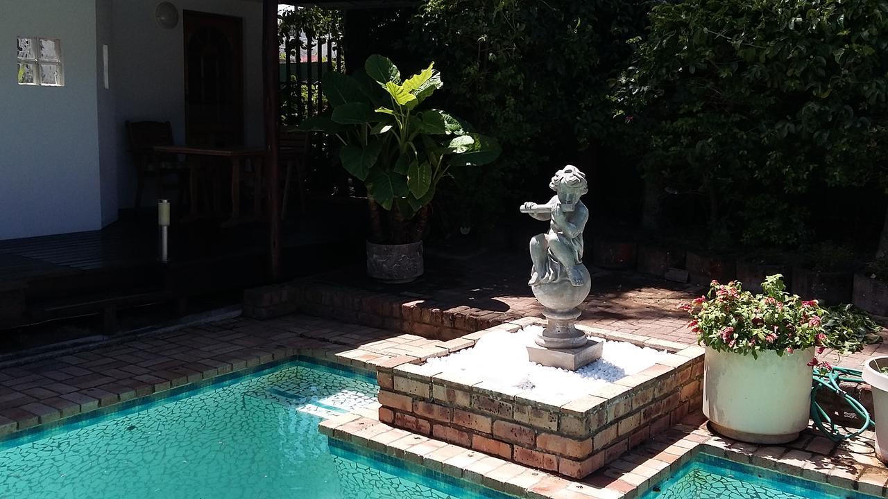 Sounds Of The Sea Bed & Breakfast East London Exterior foto